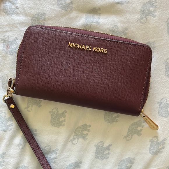 Michael Kors Wristlet - Picture 1 of 3